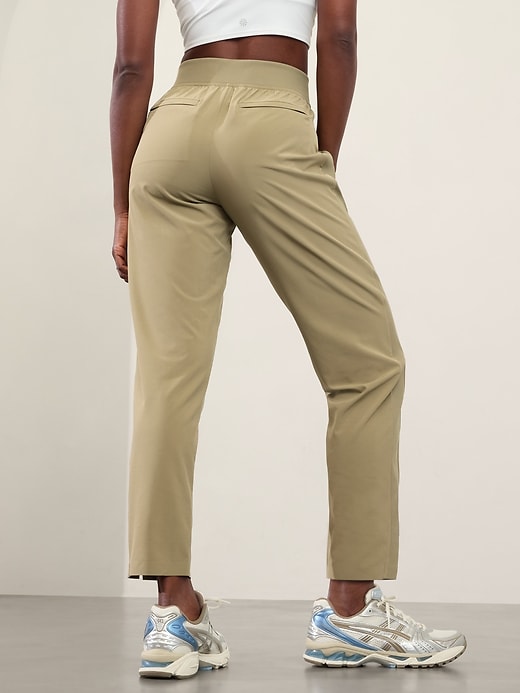 L'image numéro 3 présente Pantalon à taille moyenne longueur cheville Brooklyn