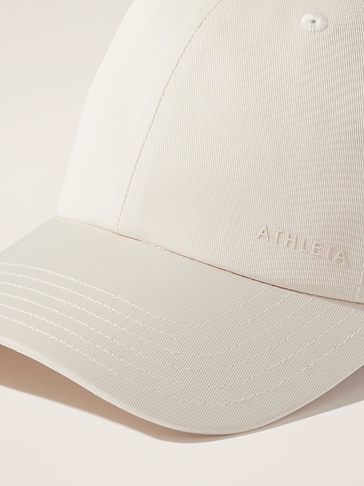 L'image numéro 3 présente Casquette satinée Athleta