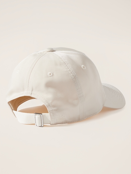 L'image numéro 4 présente Casquette satinée Athleta