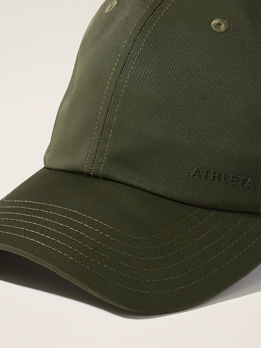 L'image numéro 3 présente Casquette satinée Athleta