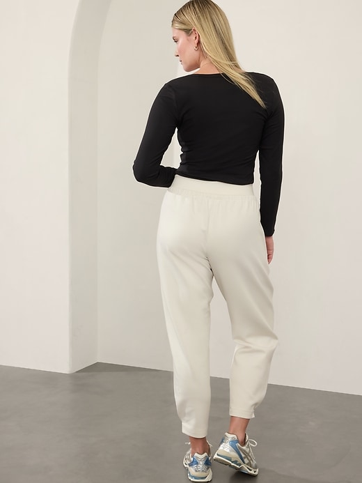 L'image numéro 7 présente Pantalon de jogging à taille moyenne Allure