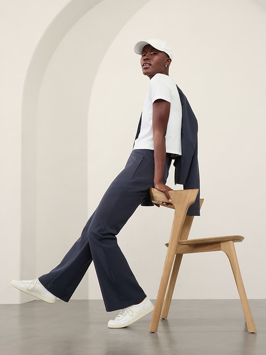 L'image numéro 3 présente Pantalon évasé à taille haute Endless