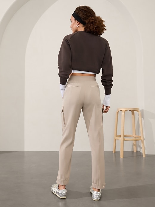 L'image numéro 2 présente Pantalon cargo à taille haute Endless