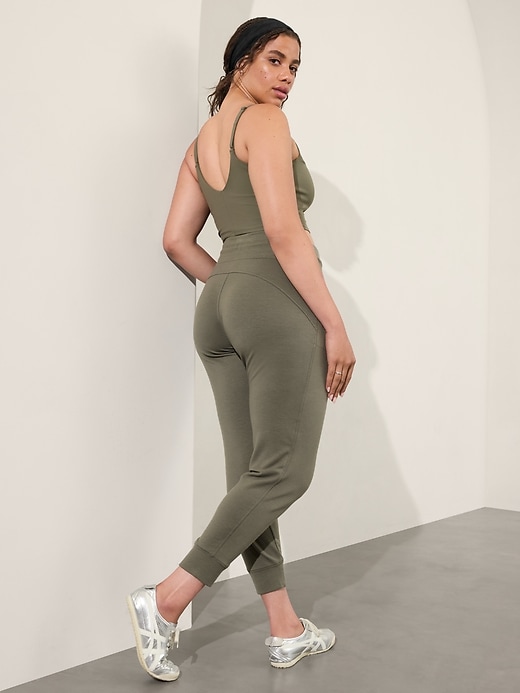 L'image numéro 8 présente Pantalon de jogging à taille moyenne Balance