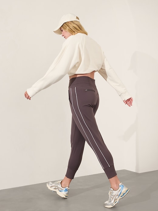 L'image numéro 8 présente Pantalon de jogging à taille haute et jambe à bandes latérales Venice