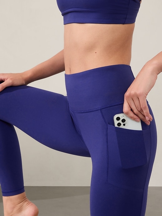 L'image numéro 4 présente Legging à taille haute et poches dissimulées Salutation