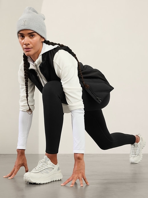 L'image numéro 2 présente Legging à taille haute à poches dissimulées Altitude Edge