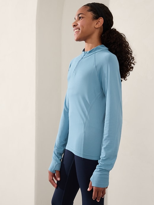 L'image numéro 4 présente Haut à demi-glissière Power Up Athleta Girl