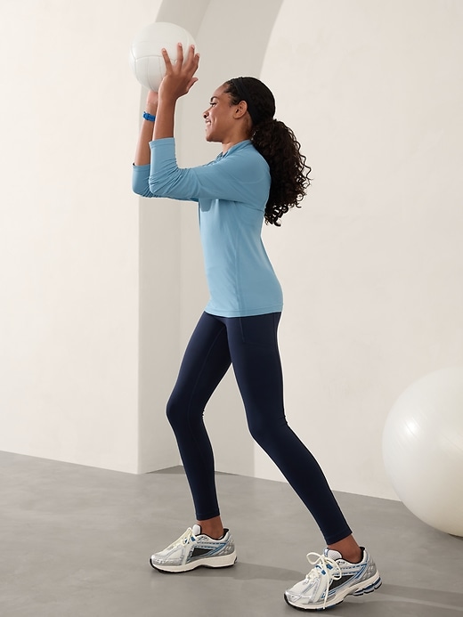 L'image numéro 2 présente Haut à demi-glissière Power Up Athleta Girl