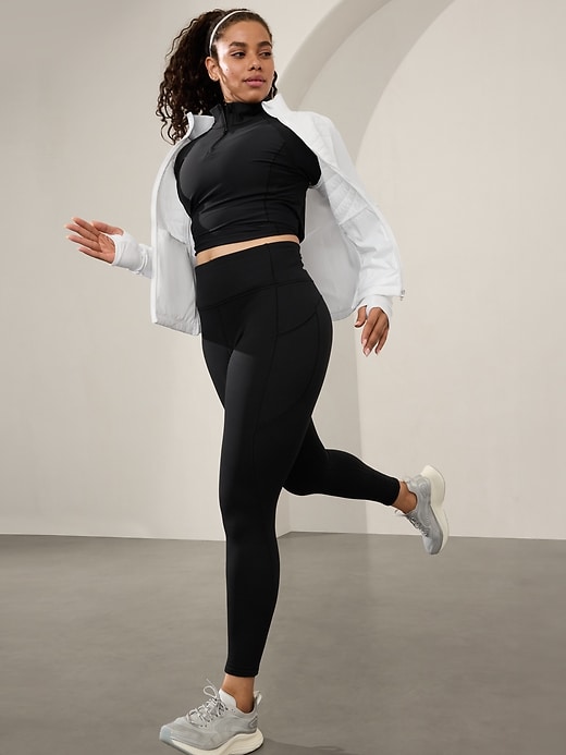 L'image numéro 6 présente Legging à taille haute à poches dissimulées Altitude Edge