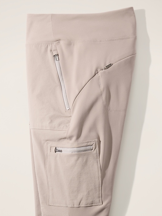 L'image numéro 6 présente Legging cargo hybride à taille haute Headlands