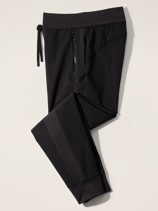 L'image numéro 6 présente Pantalon de jogging hybride à taille moyenne Trek Headlands