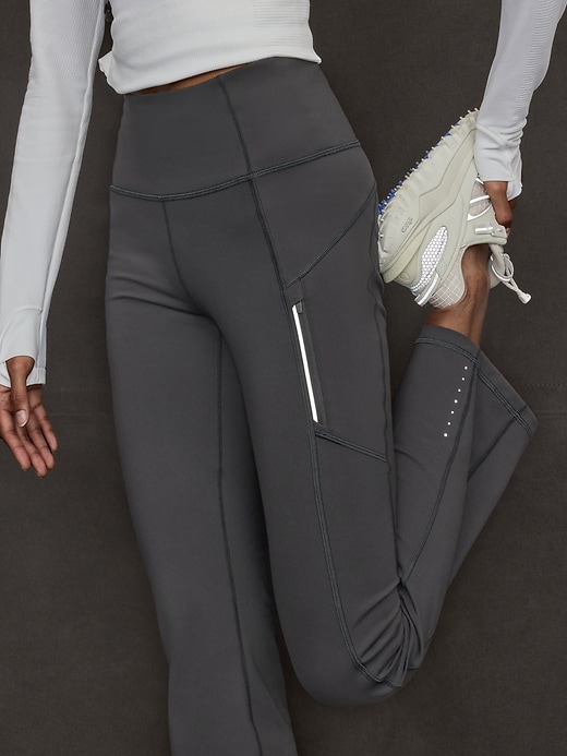 L'image numéro 6 présente Pantalon semi-évasé à taille haute Rainier