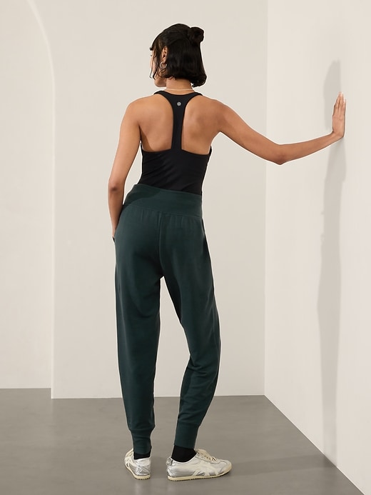 L'image numéro 3 présente Pantalon de jogging à taille haute Coaster Luxe