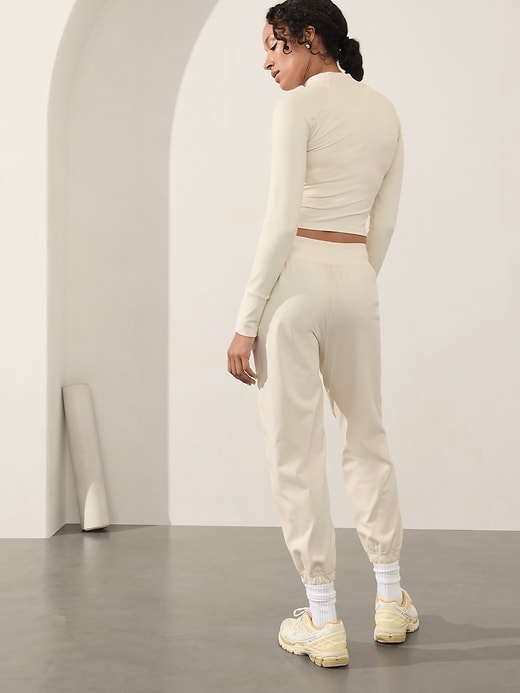 L'image numéro 3 présente Pantalon de jogging à taille haute SoftLuxe