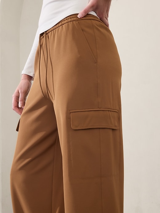 L'image numéro 5 présente Pantalon cargo à taille haute Promenade