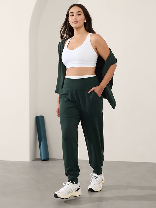 L'image numéro 5 présente Pantalon de jogging à taille haute Coaster Luxe