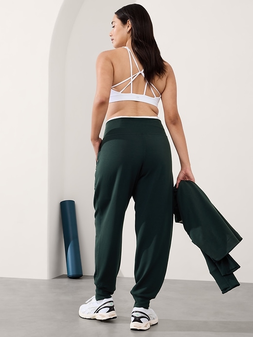 L'image numéro 6 présente Pantalon de jogging à taille haute Coaster Luxe