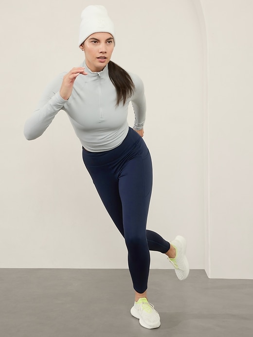 L'image numéro 7 présente Legging à taille haute à poches dissimulées Altitude Edge