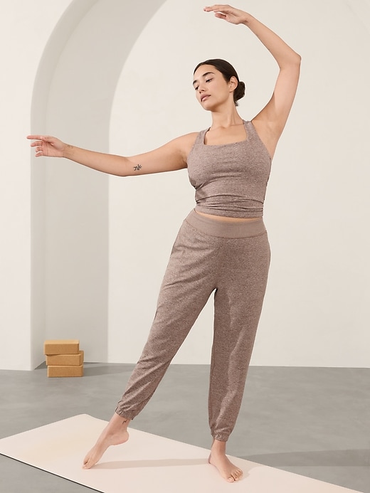 L'image numéro 6 présente Pantalon de jogging à taille haute SoftLuxe