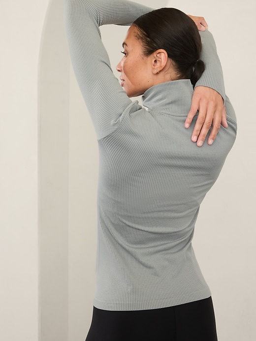 Image number 2 showing, Flurry Seamless Henley