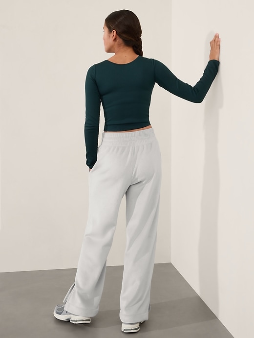 L'image numéro 3 présente Pantalon à jambe large en tissu côtelé douillet Athleta Girl