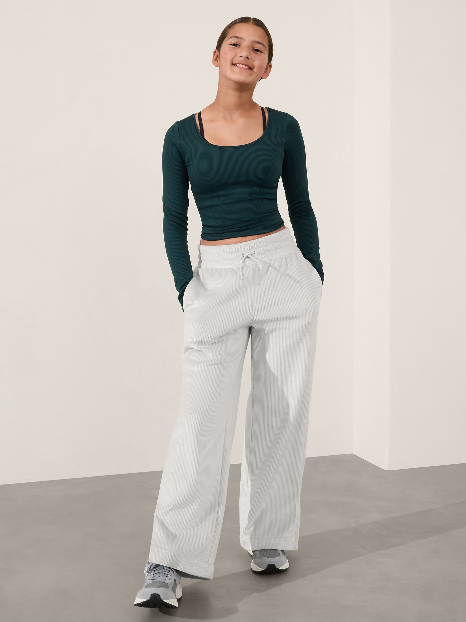 Pantalon à jambe large en tissu côtelé douillet Athleta Girl