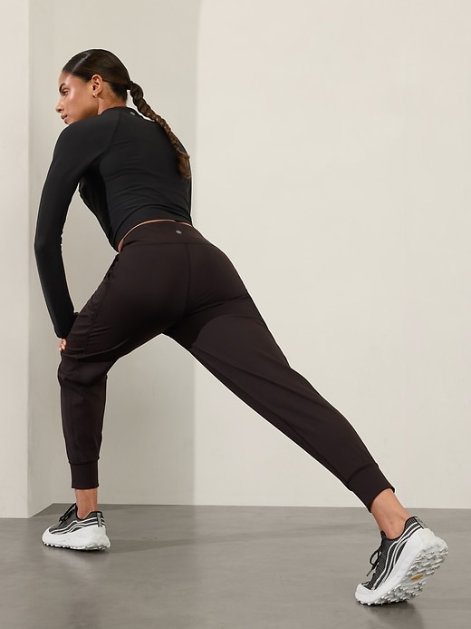 L'image numéro 5 présente Pantalon de jogging cargo à taille moyenne Rainier