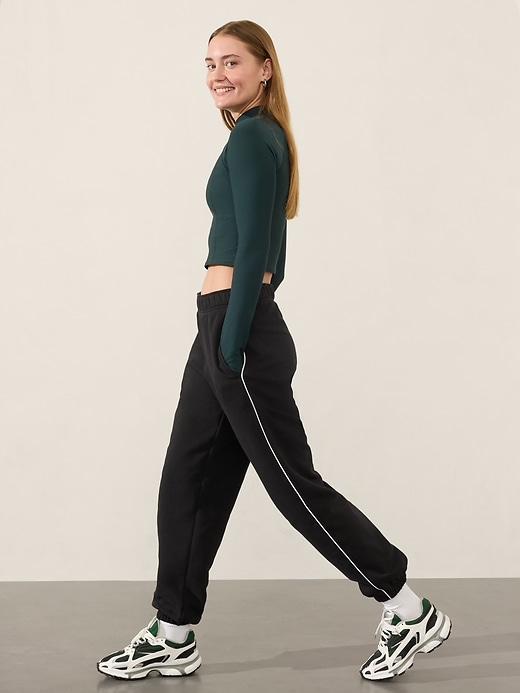 L'image numéro 5 présente Pantalon de jogging à taille haute à passepoil en molleton Forever