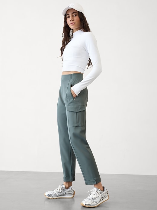 L'image numéro 1 présente Pantalon cargo à taille haute Endless