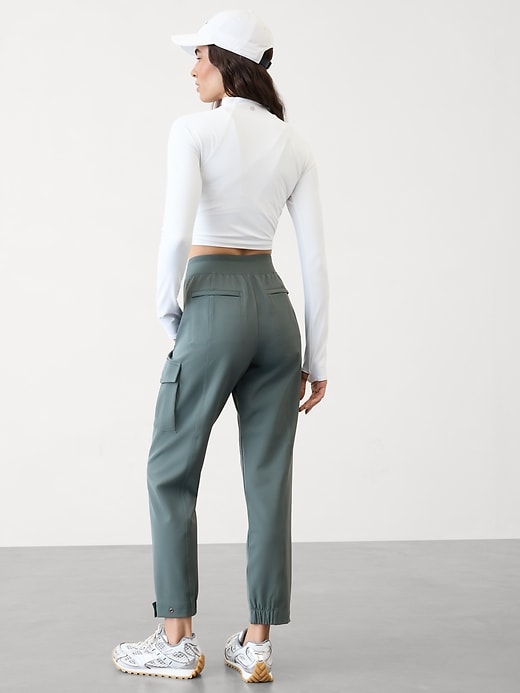 L'image numéro 2 présente Pantalon cargo à taille haute Endless