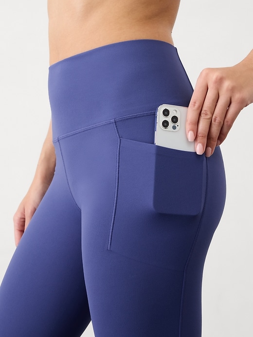 L'image numéro 4 présente Legging à taille haute et poches dissimulées Salutation