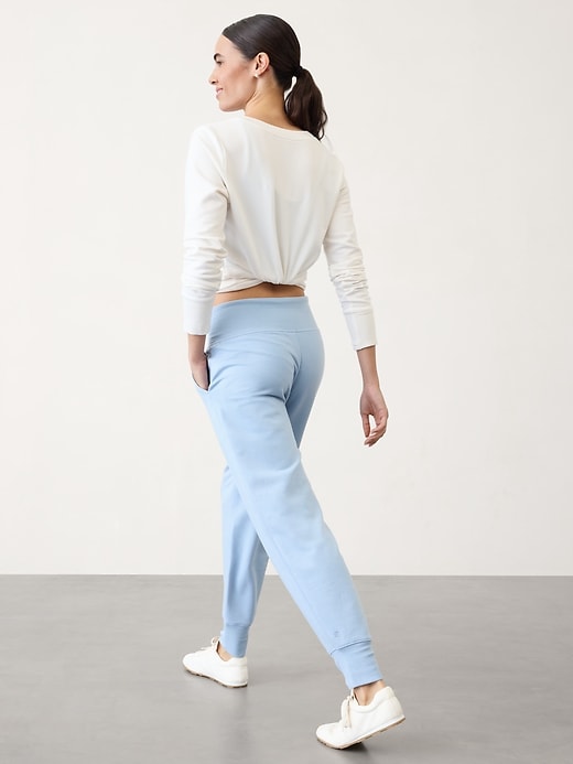 L'image numéro 2 présente Pantalon de jogging à taille haute Coaster Luxe