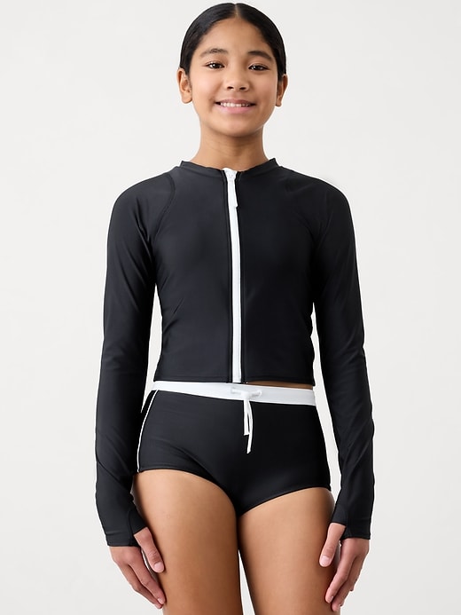 L'image numéro 1 présente Mini-short de baignade à taille haute Athleta Girl