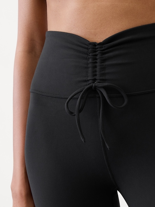 L'image numéro 2 présente Legging à taille très haute cintrée Elation