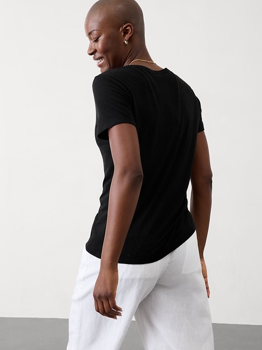 Image number 2 showing, Getaway Linen Blend V-Neck Tee