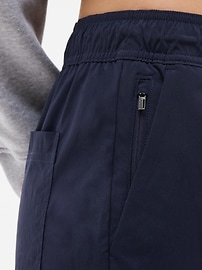 Midday Mid Rise Crop Pant