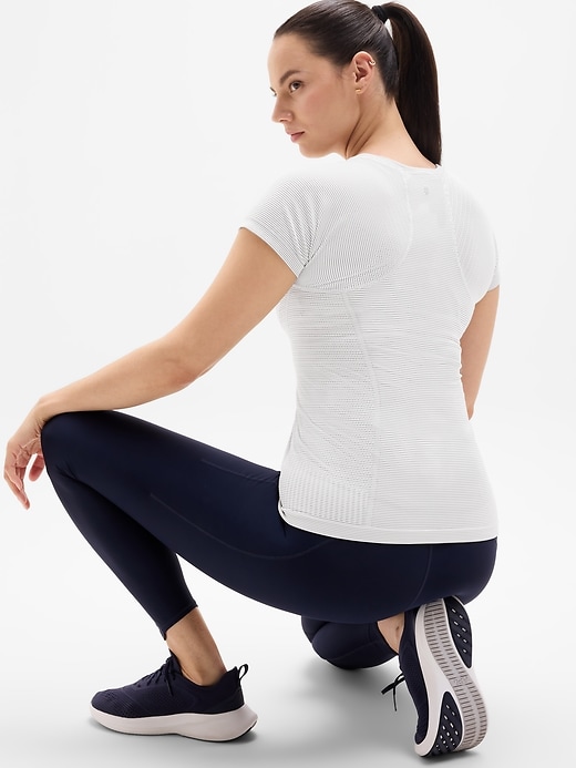 Image number 7 showing, Momentum Seamless Tee