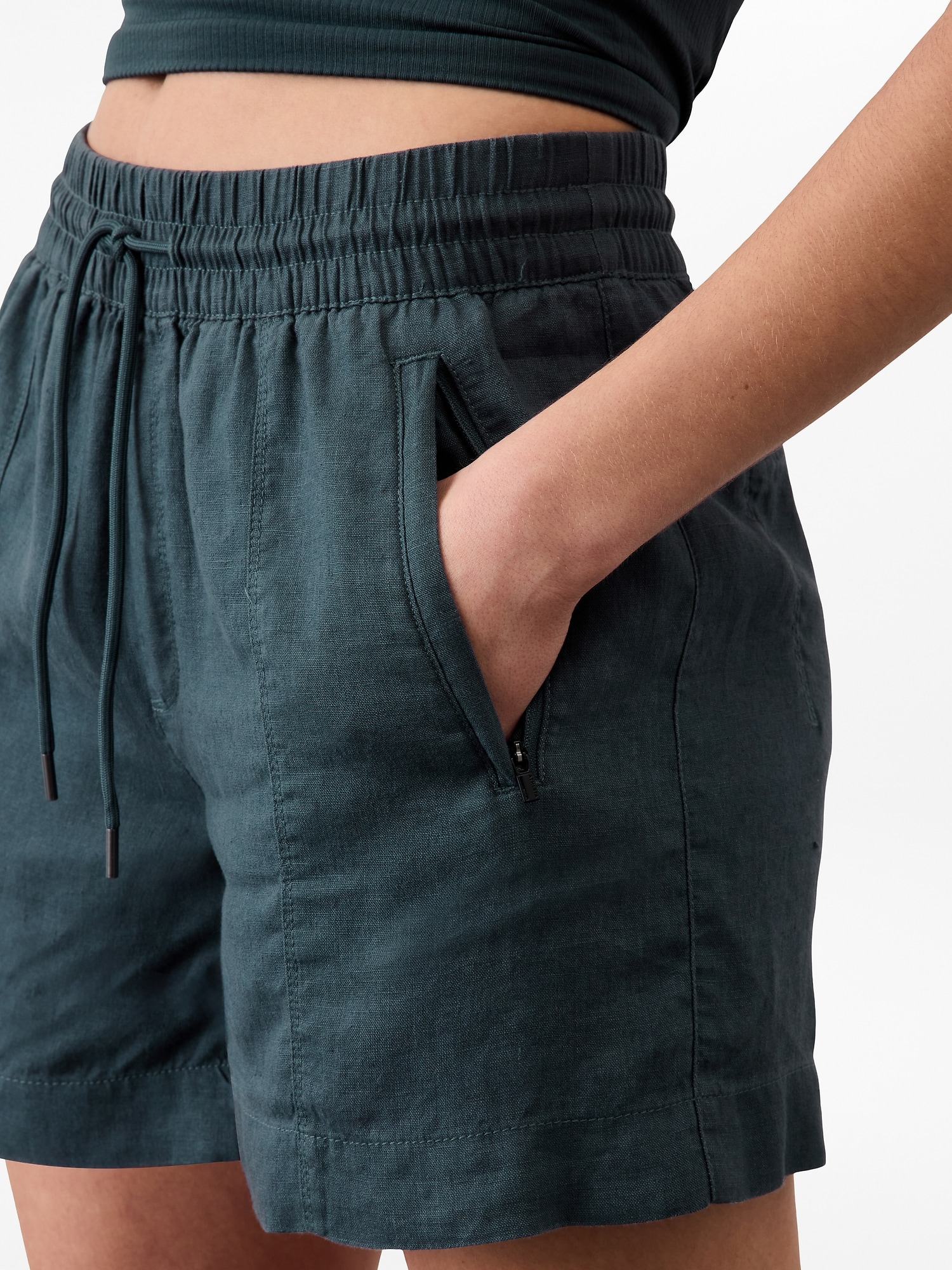 Retreat Linen Mid Rise Short