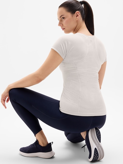 Image number 6 showing, Momentum Seamless Tee