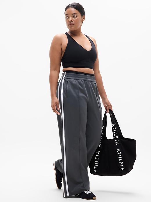 Image number 5 showing, Transcend V-Neck Crop Sports Bra D-DD