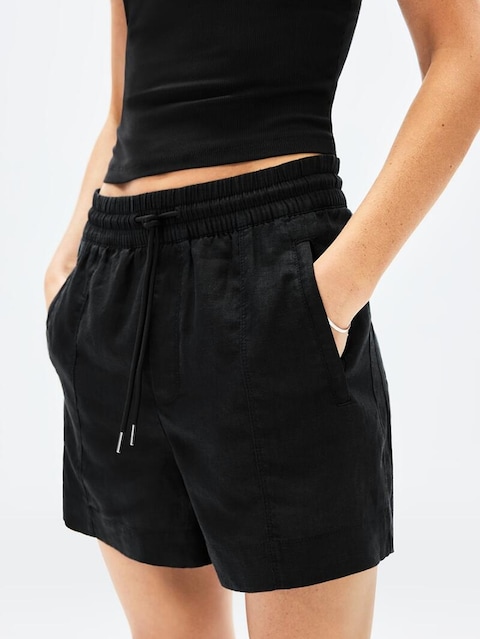 Retreat Linen Mid Rise 4" Short - Black
