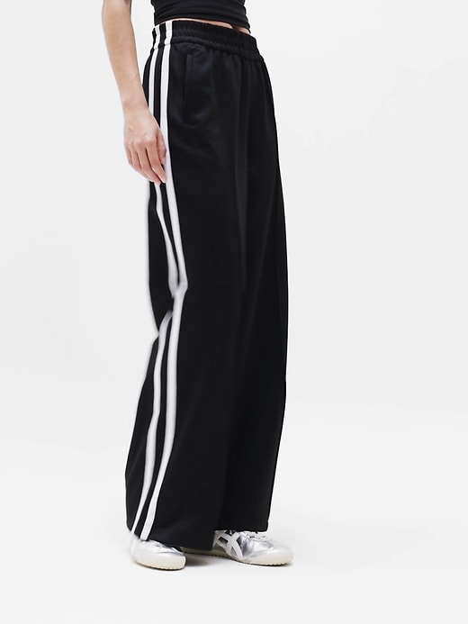 Tempo Mid Rise Wide Leg Track Pant | Athleta
