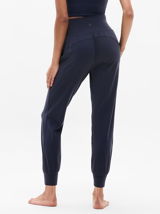 L'image numéro 3 présente Pantalon de jogging à taille haute Salutation