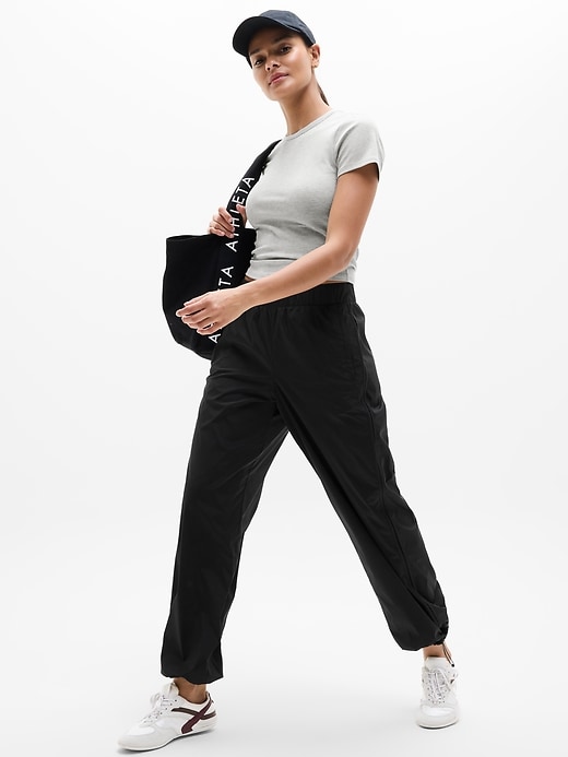 L'image numéro 2 présente T-shirt court côtelé Signature