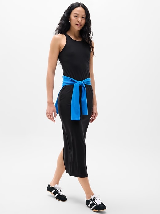 L'image numéro 2 présente Robe longue côtelée Signature